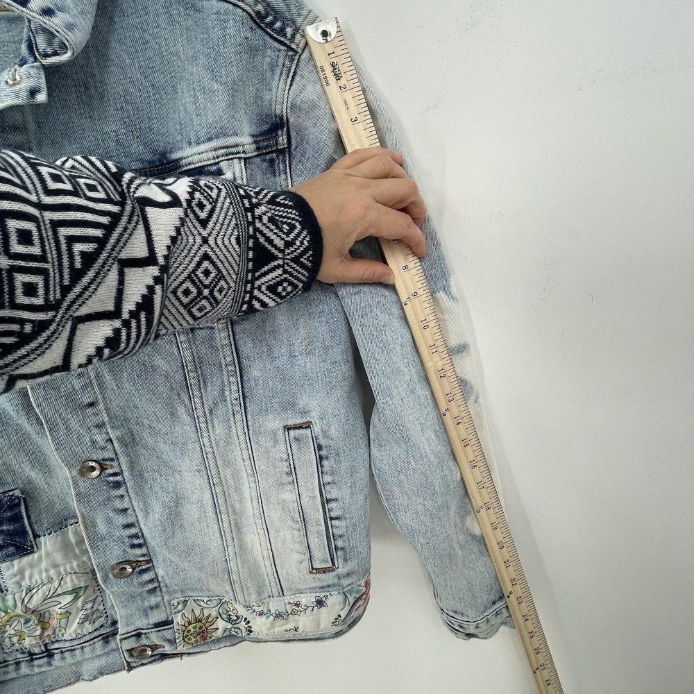Akoo Oversized Distressed Denim Jacket Men's Size‎ M Floral Patches Metal Studs - Picture 13 of 16